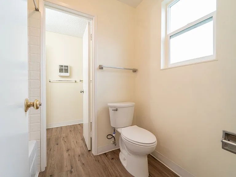 Euclid Apartments — Photo 11