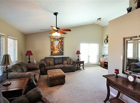5th image of 9 Indianola Cir