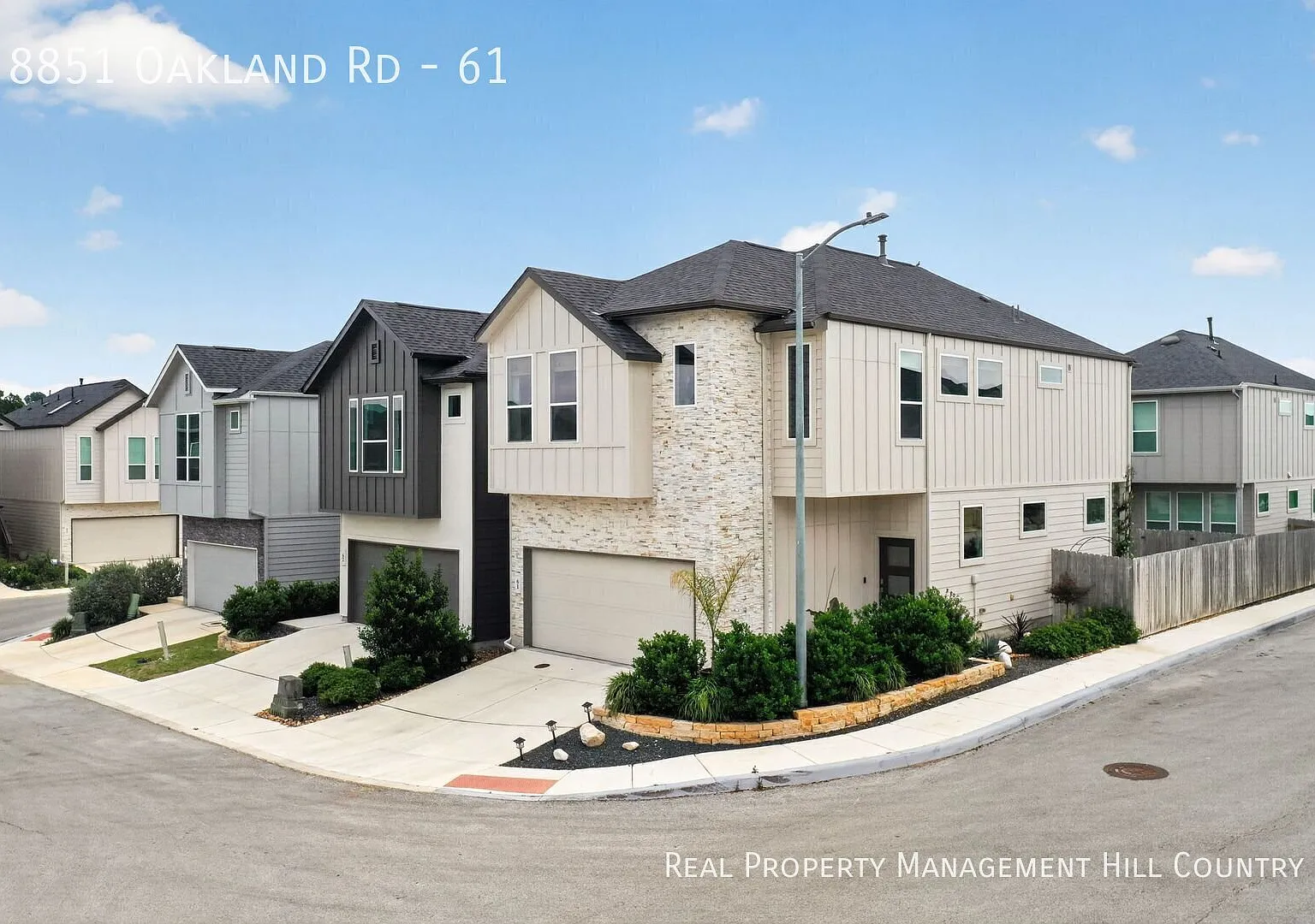 Gated community, 2 story townhome by Med center — Photo 4