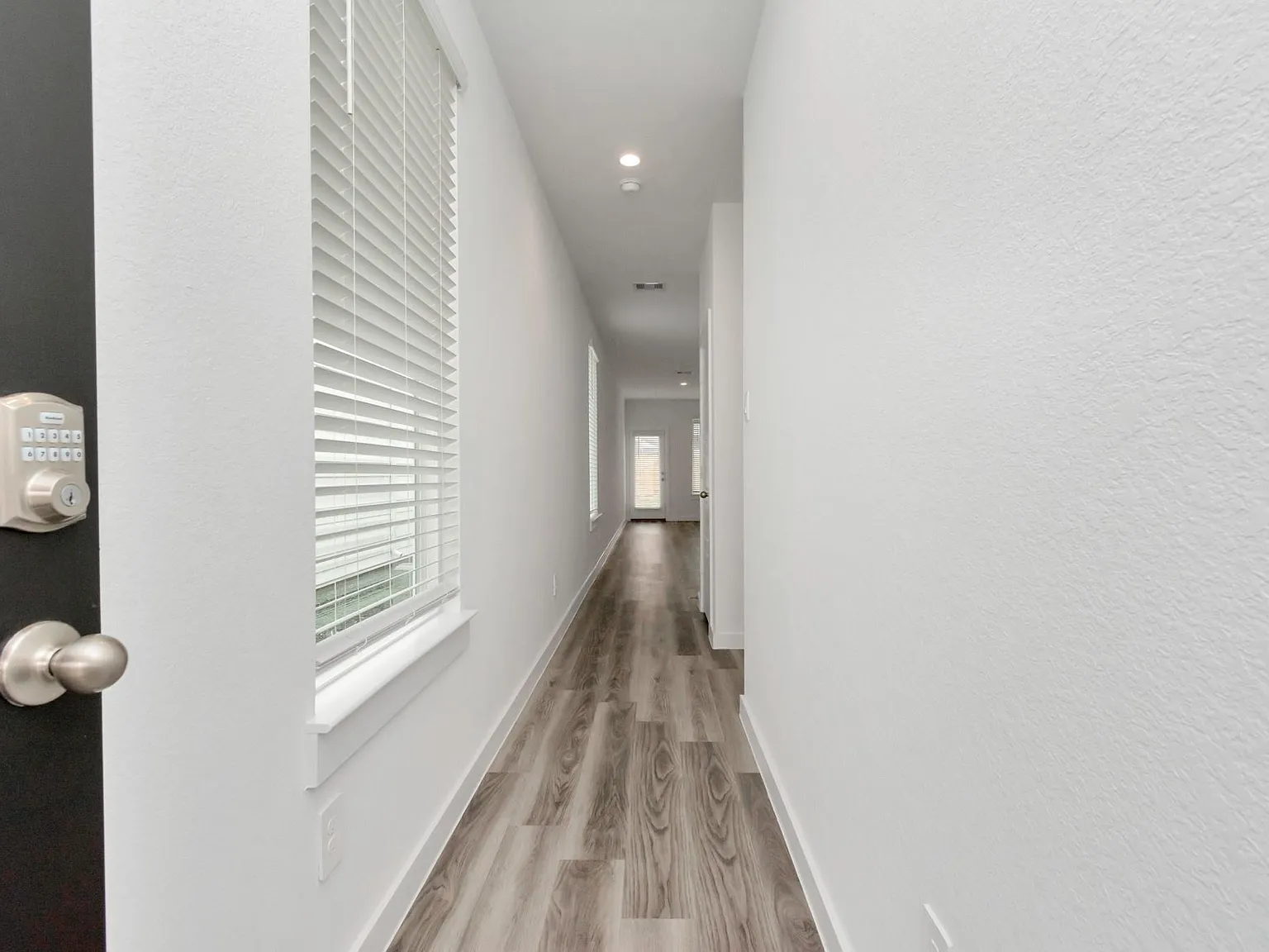 4 bed, 2.5 bath, 2166 sqft, $2,700 — Photo 3