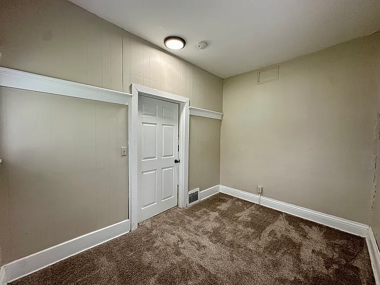 922 Center Point Rd NE — Photo 5