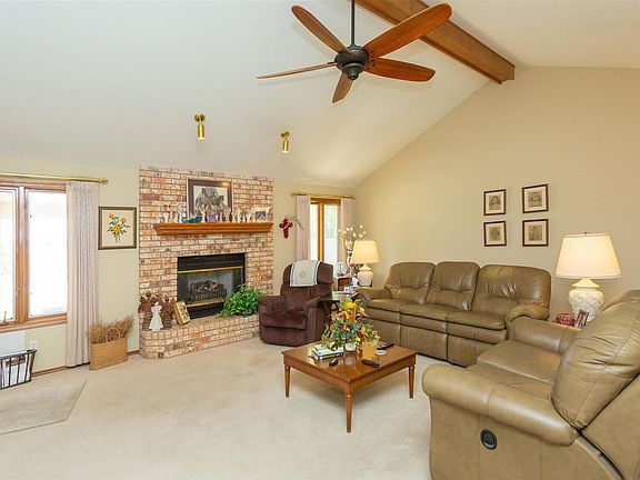 3rd image of 1 Vista Parkway Cir