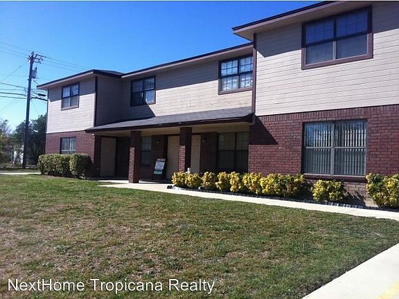 2nd image of 902 Clairidge Ave APT A