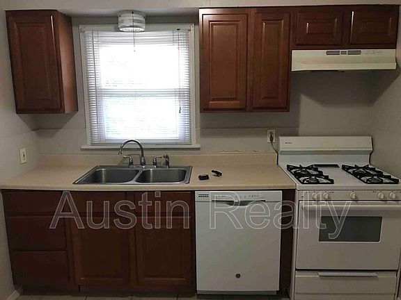 4th image of 7600 Flora Ave