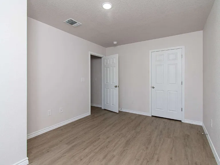 802 White Meadow Ln #B — Photo 17
