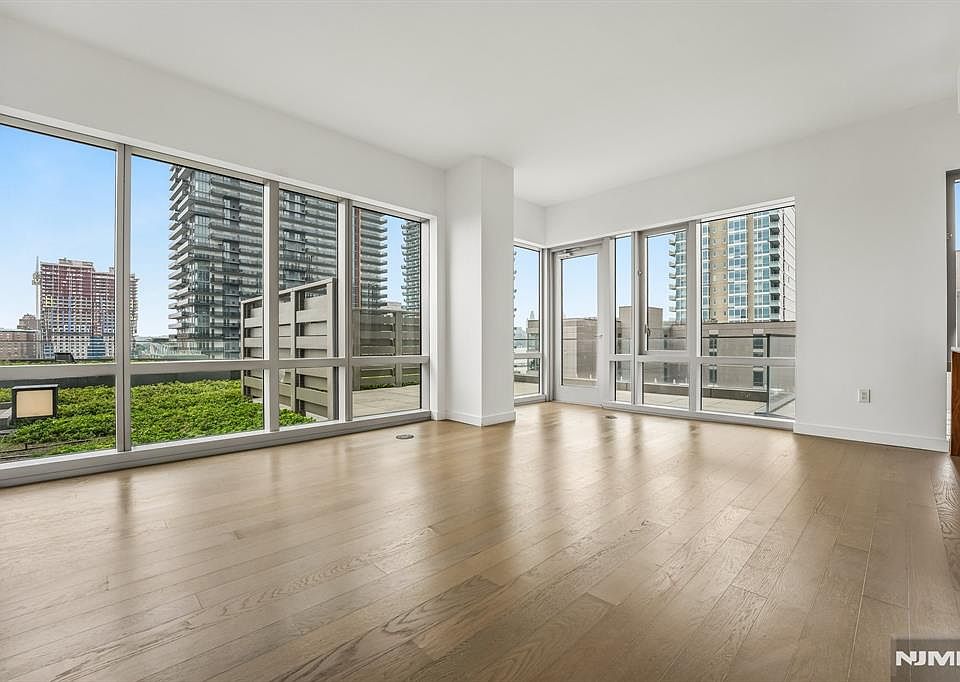 1st image of 75 Park Ln