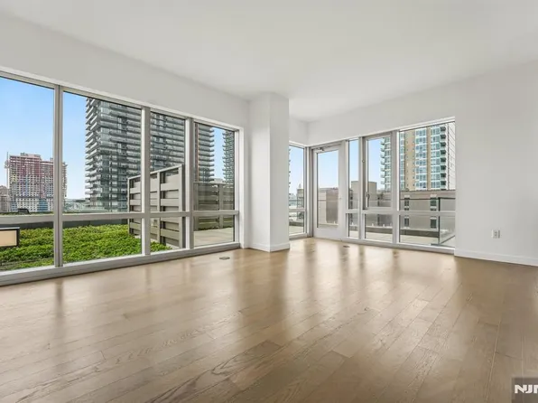 75 Park Ln, Jersey City, NJ 07310