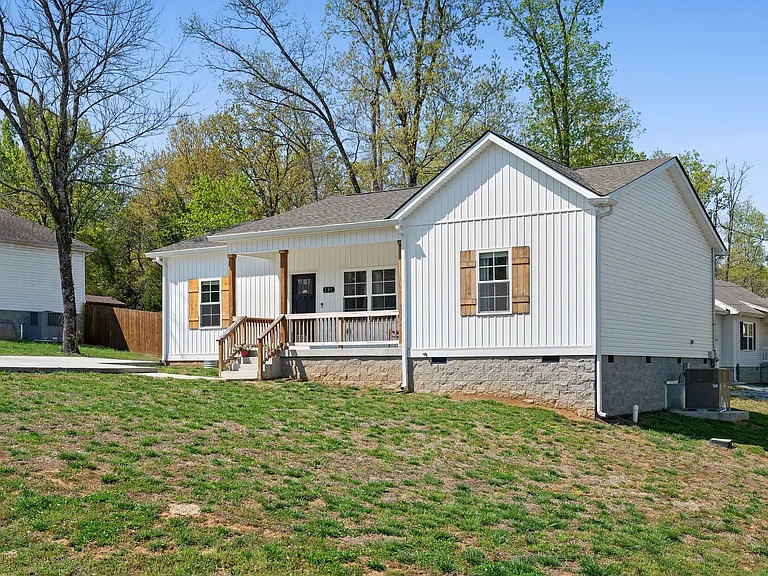 391 Elm Ave — Photo 4