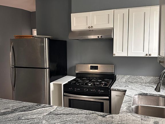 4th image of 68 Abbott St Floor 2