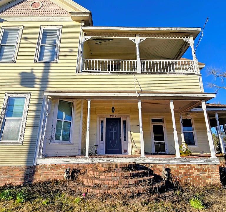 1st image of 202 Broad St