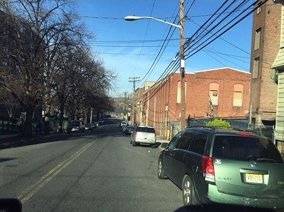 Exterior Neighborhood (street photo)