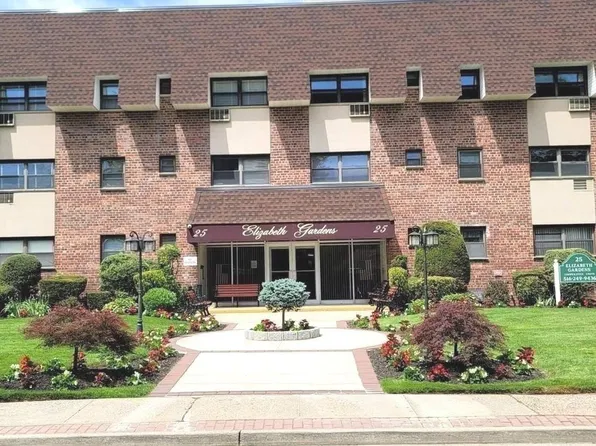 25 Elizabeth Street #3M, Farmingdale, NY 11735