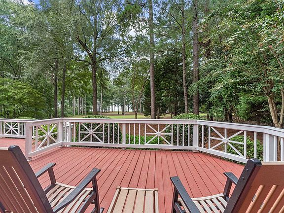 4th image of 124 Porterfield Dr