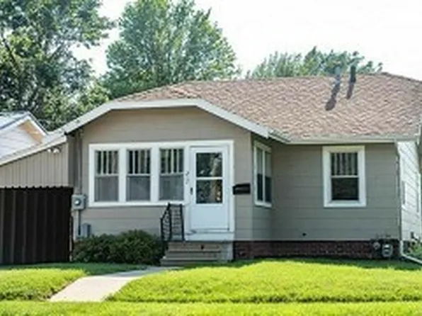 217 E 14th St N, Newton, IA 50208