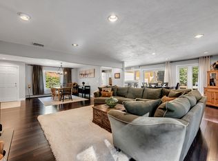 13 Country Squire Ln, Sandy Hook, CT 06482