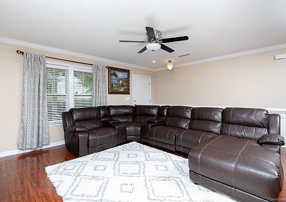 2nd image of 1136 Jasmine Dr