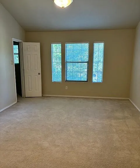 1123 Landon Ln — Photo 13