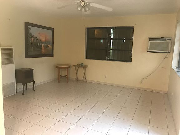 3rd image of 4235 Seagrape Dr #1