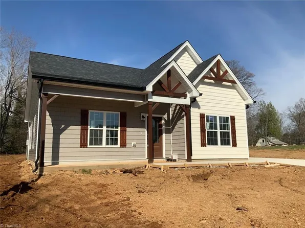 2802 Merryweather Rd, Greensboro, NC 27407