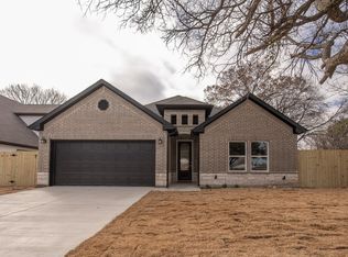 8903 Silver Creek Rd, White Settlement, TX 76108