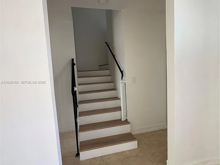 18410 NE 30th Ave #18410 — Photo 11