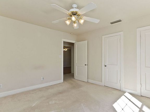 5th image of 1403 Karen Ave