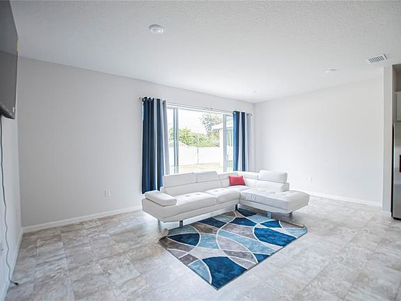 3rd image of 156 Arlington Ct