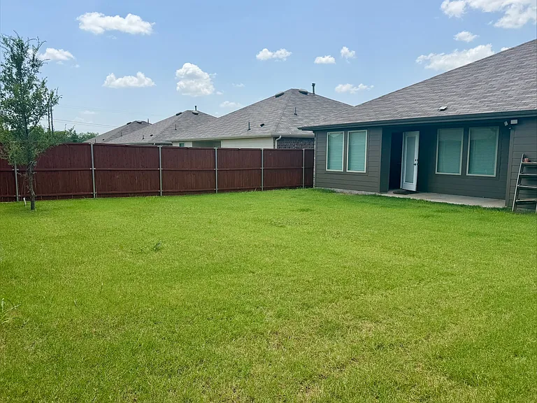2419 Montgomery St — Photo 13