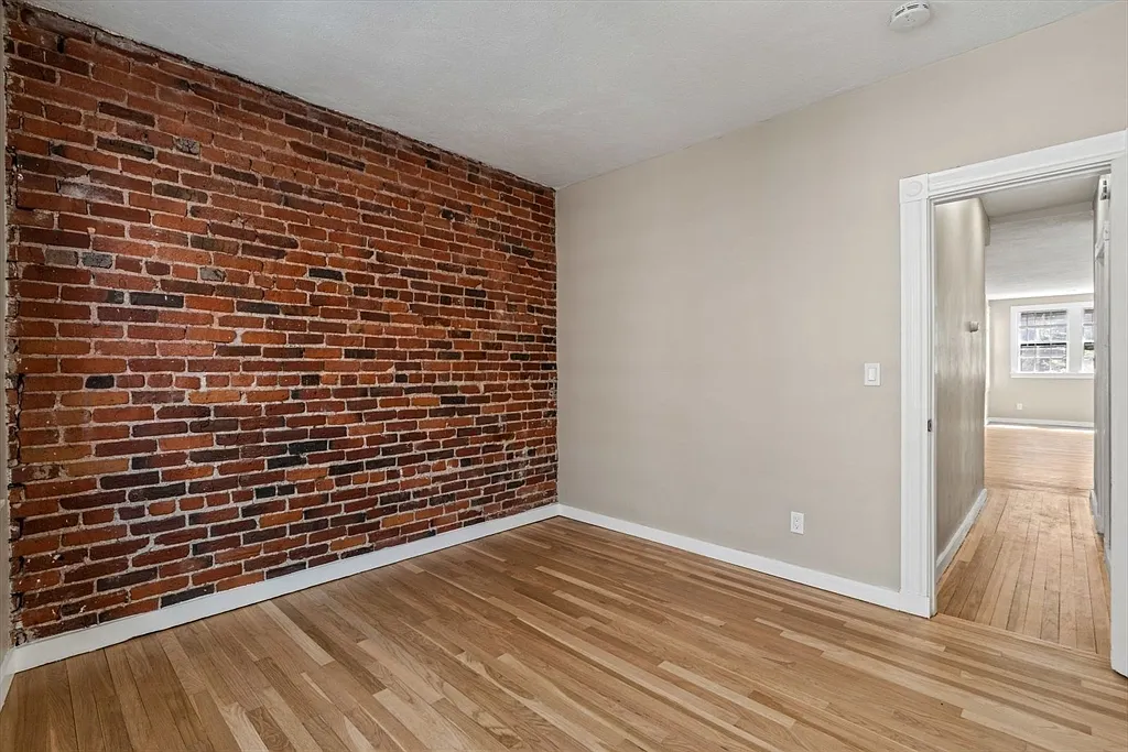 Building Photo - 82 Phillips St #1