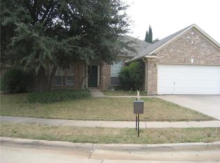 5700 Rockport Ln, Haltom City, TX 76137