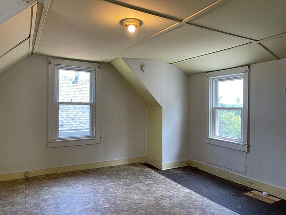 3rd image of 219 E Washington St #3
