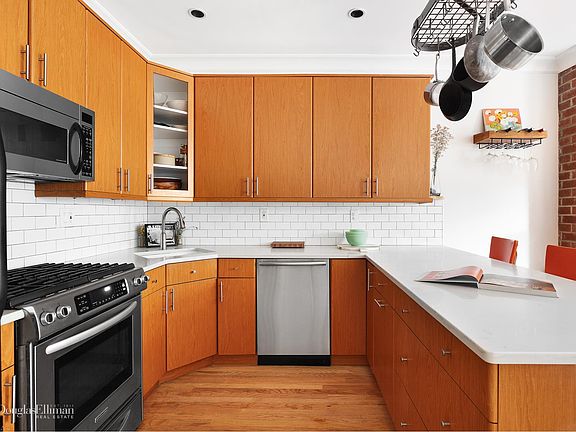 2nd image of 339 Sackett St #2