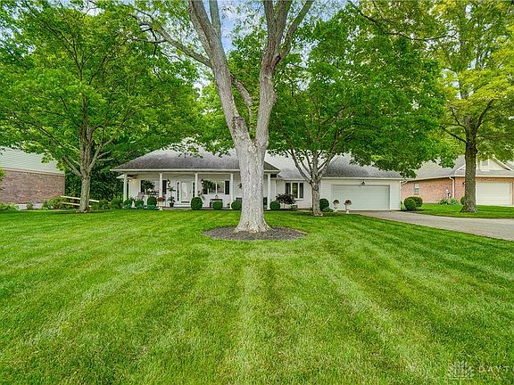 3rd image of 484 Creekside Dr