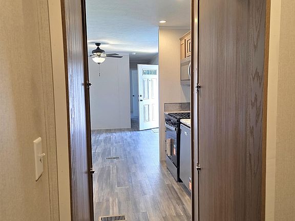 4th image of 5 Bartlett Lane