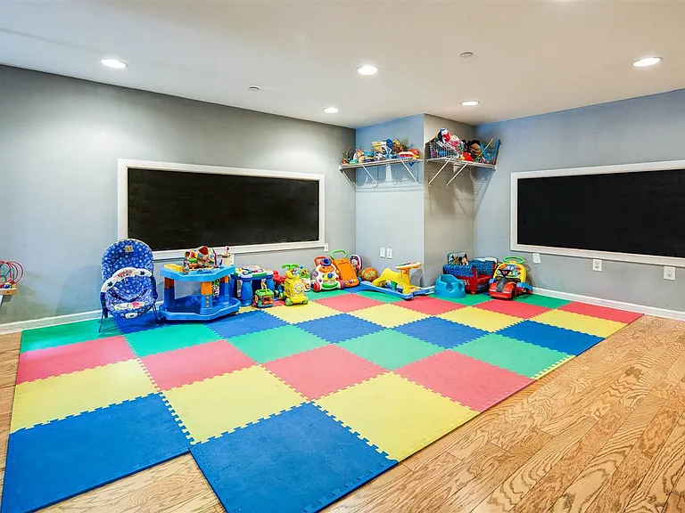 700 Grove St #4V — Photo 20