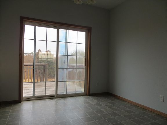 3rd image of 2220 Thompson Dr #1