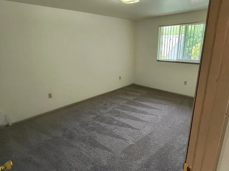 #825 Parkview Apartments — Photo 7