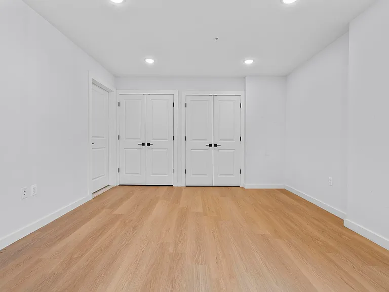 Alexandria Manor Apartments — Photo 29