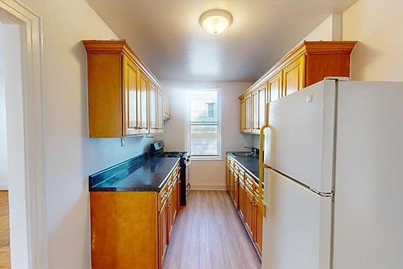 3rd image of 24 Lee Ave APT 2