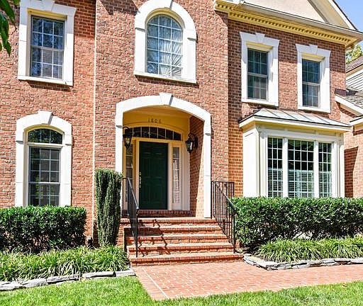 2nd image of 1806 Solitaire Ln