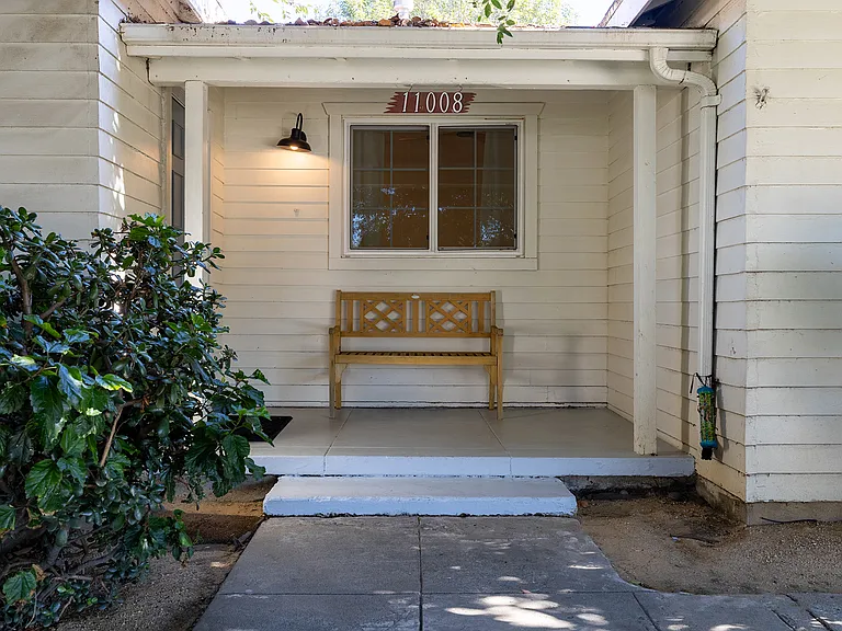 11008 Mansel Ave — Photo 12