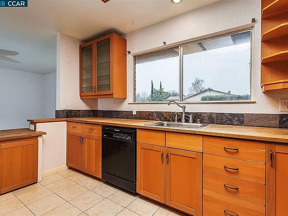 5th image of 1818 Woodsdale Dr