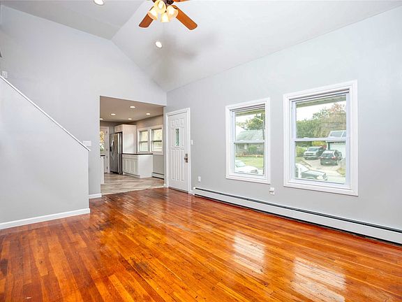 4th image of 210 Westwood Dr