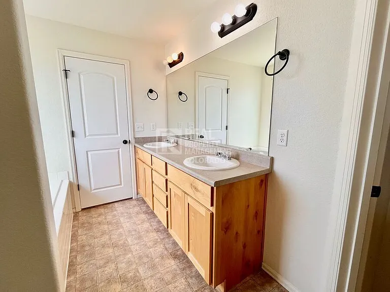 362 Shadowbrook Dr — Photo 10