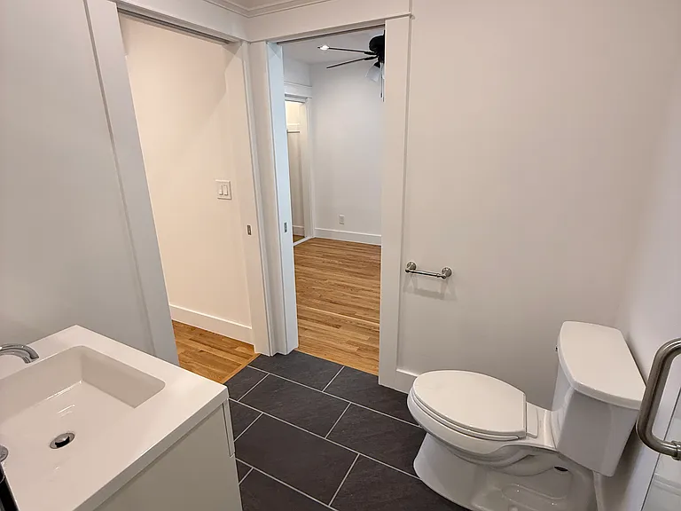 BATHROOM ACCESSIBLE DIRECTLY BY BOTH BEDROOMS