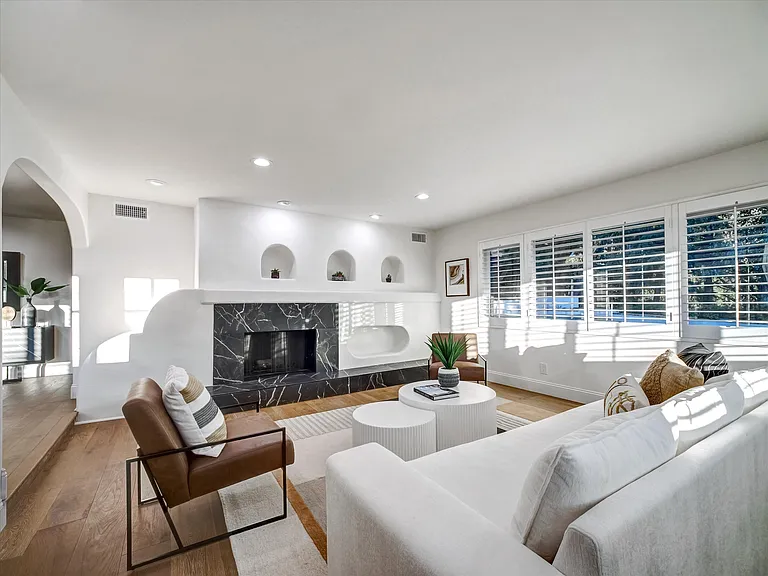 4732 Del Moreno Dr — Photo 48