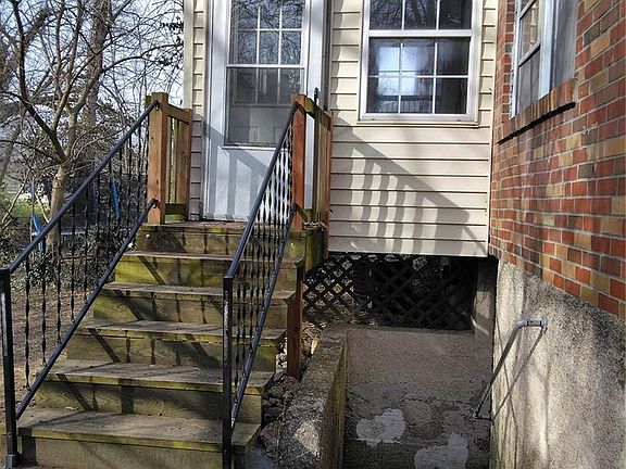4th image of 1239 Meyer St
