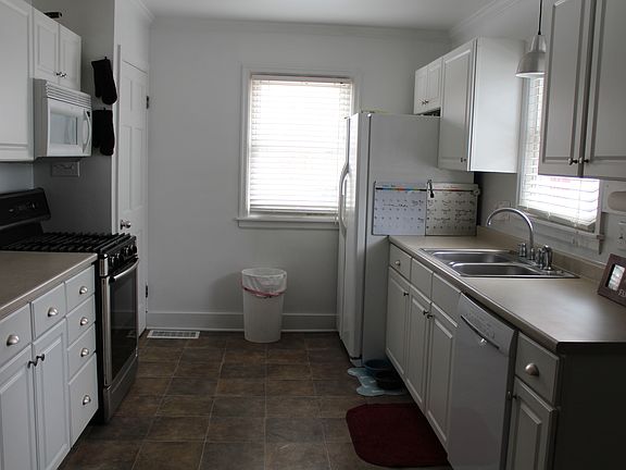 Kitchen 10' X 11'6"