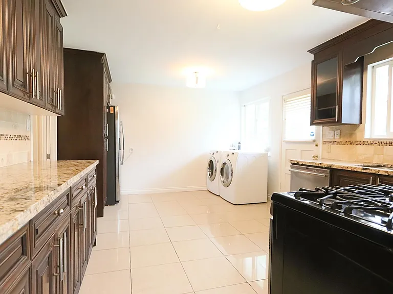 660 Kenwood Rd — Photo 10