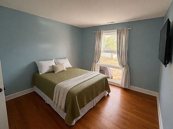 4th image of 4221 Country Club Cir